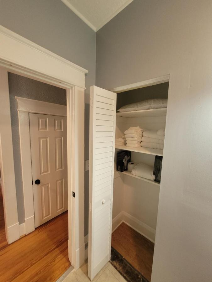 Modern Two Bedroom Home 레이크랜드 외부 사진
