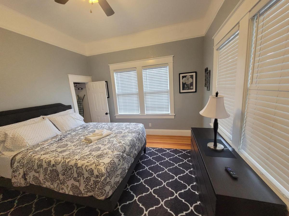 Modern Two Bedroom Home 레이크랜드 외부 사진